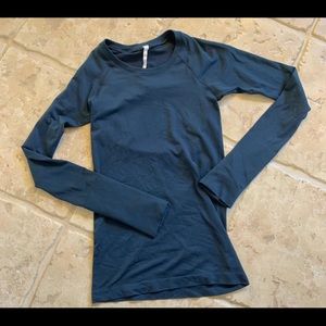 Lululemon swiftly tech long sleeve, navy, size:2